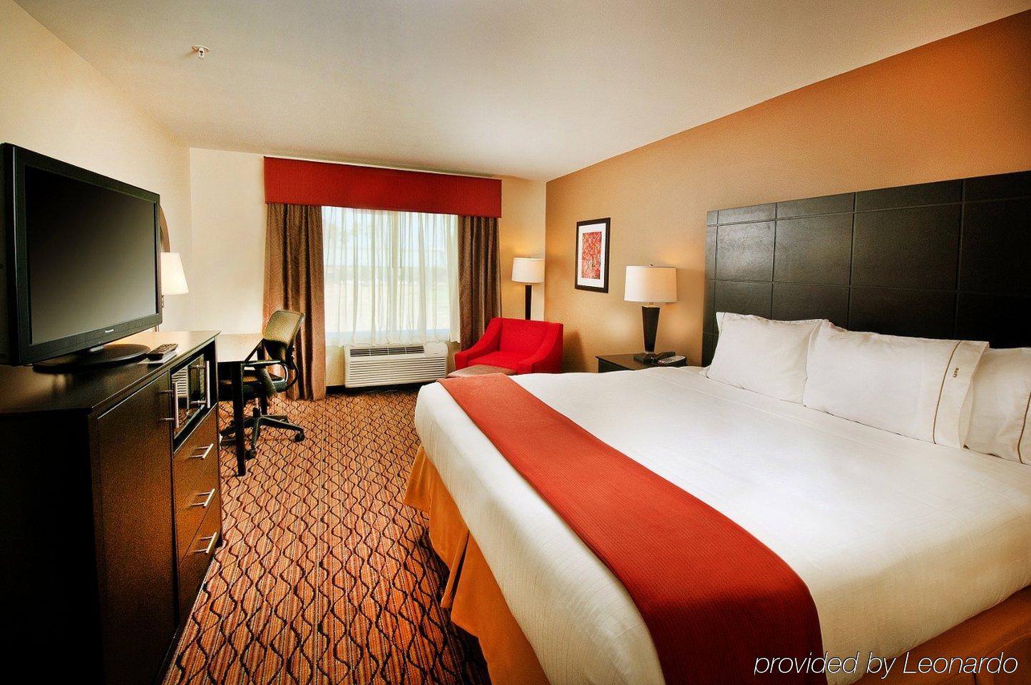 Holiday Inn Express Hotel And Suites Pearsall By Ihg Bagian luar foto