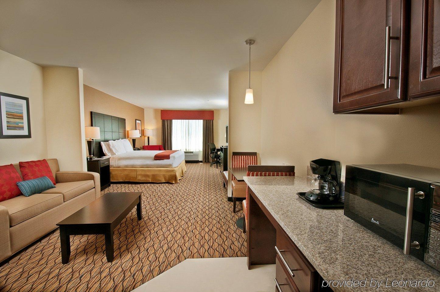 Holiday Inn Express Hotel And Suites Pearsall By Ihg Bagian luar foto